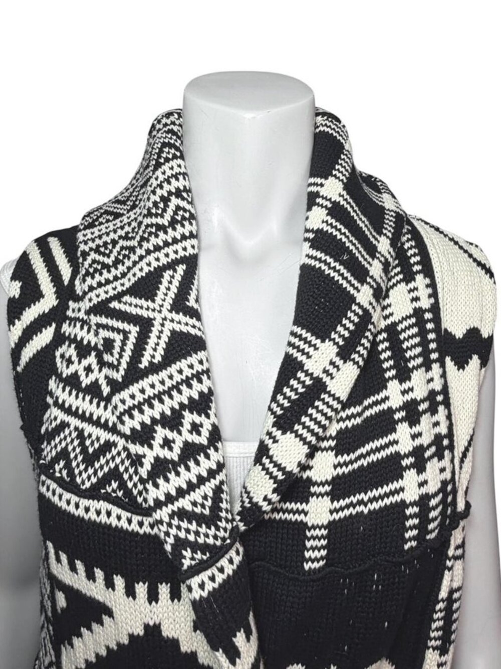 LAUREN RALPH LAUREN Southwestern Patchwork Sweater Vest - Picture 4 of 8